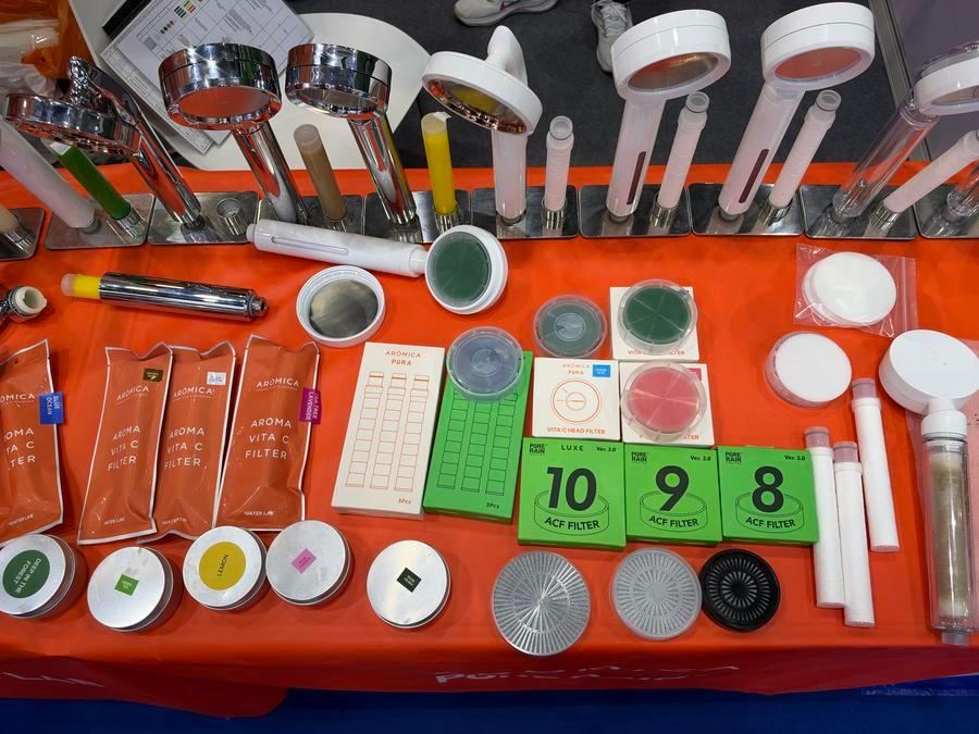 27일 '제140회 캔톤페어' 2기 수입 전시구역에서 한국 워터랩이 샤워기 제품을 선보였다. (사진/신화통신)
