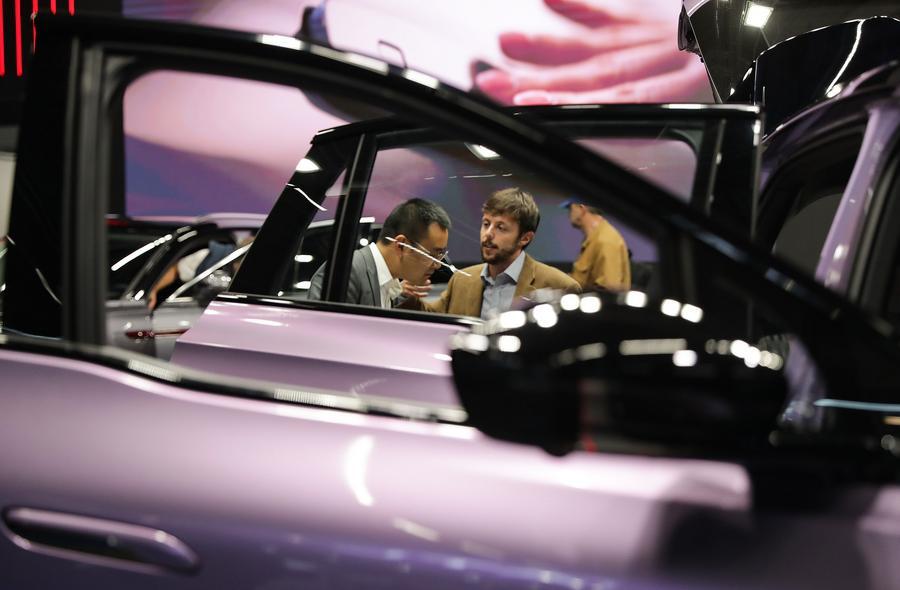 지난 2024년 9월 11일 '2024 독일 프랑크푸르트 자동차부품전시회(2024 Automechanika Frankfurt)' 훙치(紅旗)부스에 전시된 차량. (사진/신화통신)