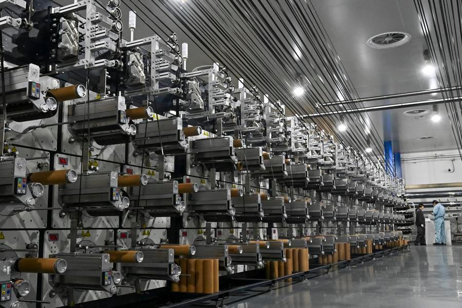 지난 4월 30일 중국 시노펙(SINOPEC) 산하 상하이석유화공의 48K 탄소섬유 생산라인. (사진/신화통신)