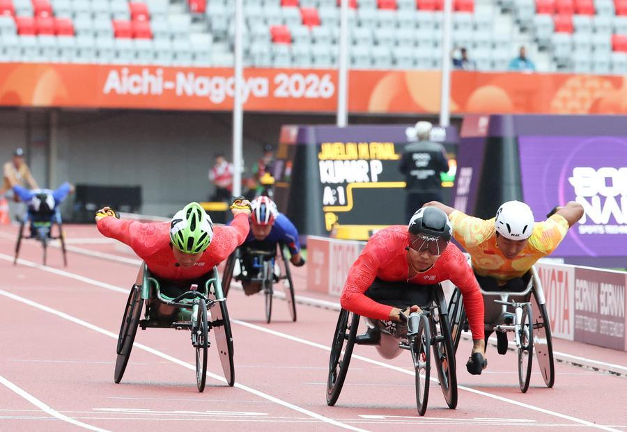 20일 육상 남자 800m T54 결승에서 중국 진화(金華·가운데), 다이윈창(代雲强·왼쪽), 류양(劉洋) 선수가 나란히 금·은·동메달을 차지했다. 이날 결승선을 통과하는 중국 선수들. (사진/신화통신)