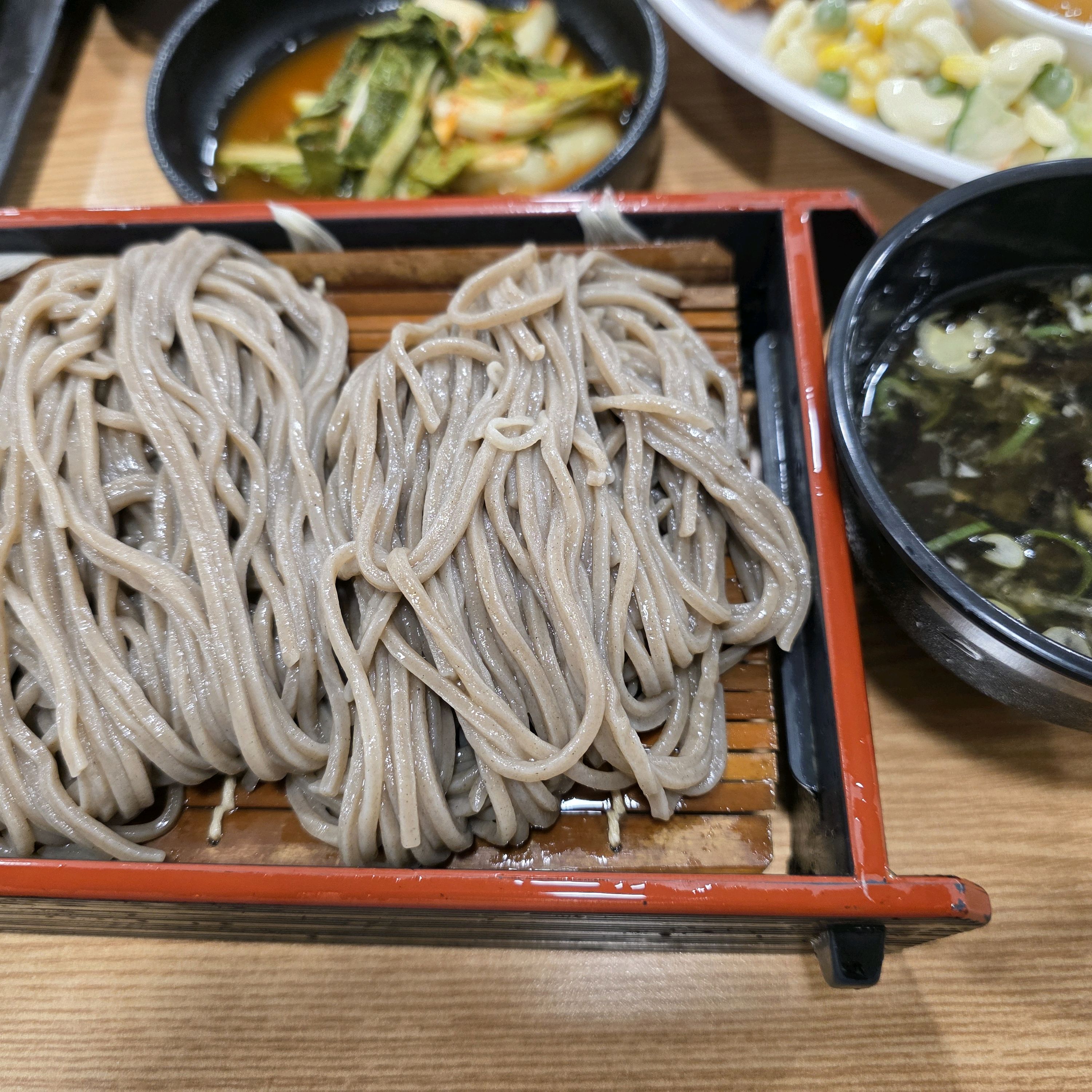 지삼27