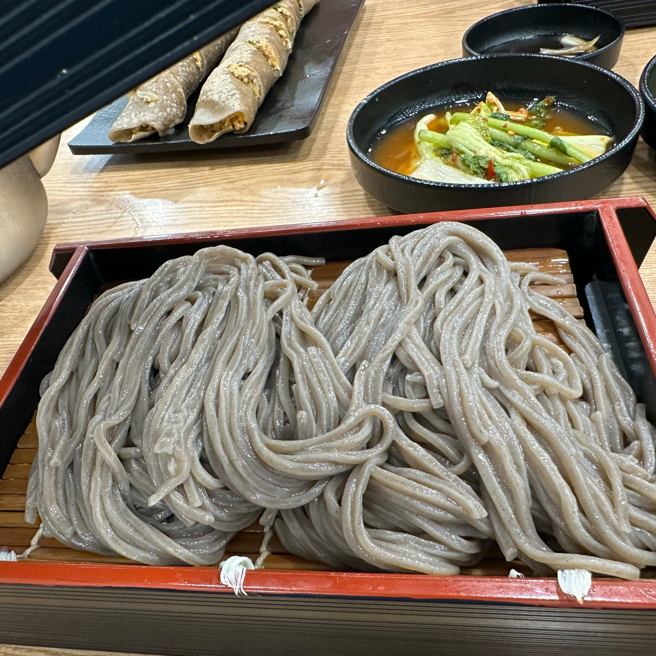 nom****