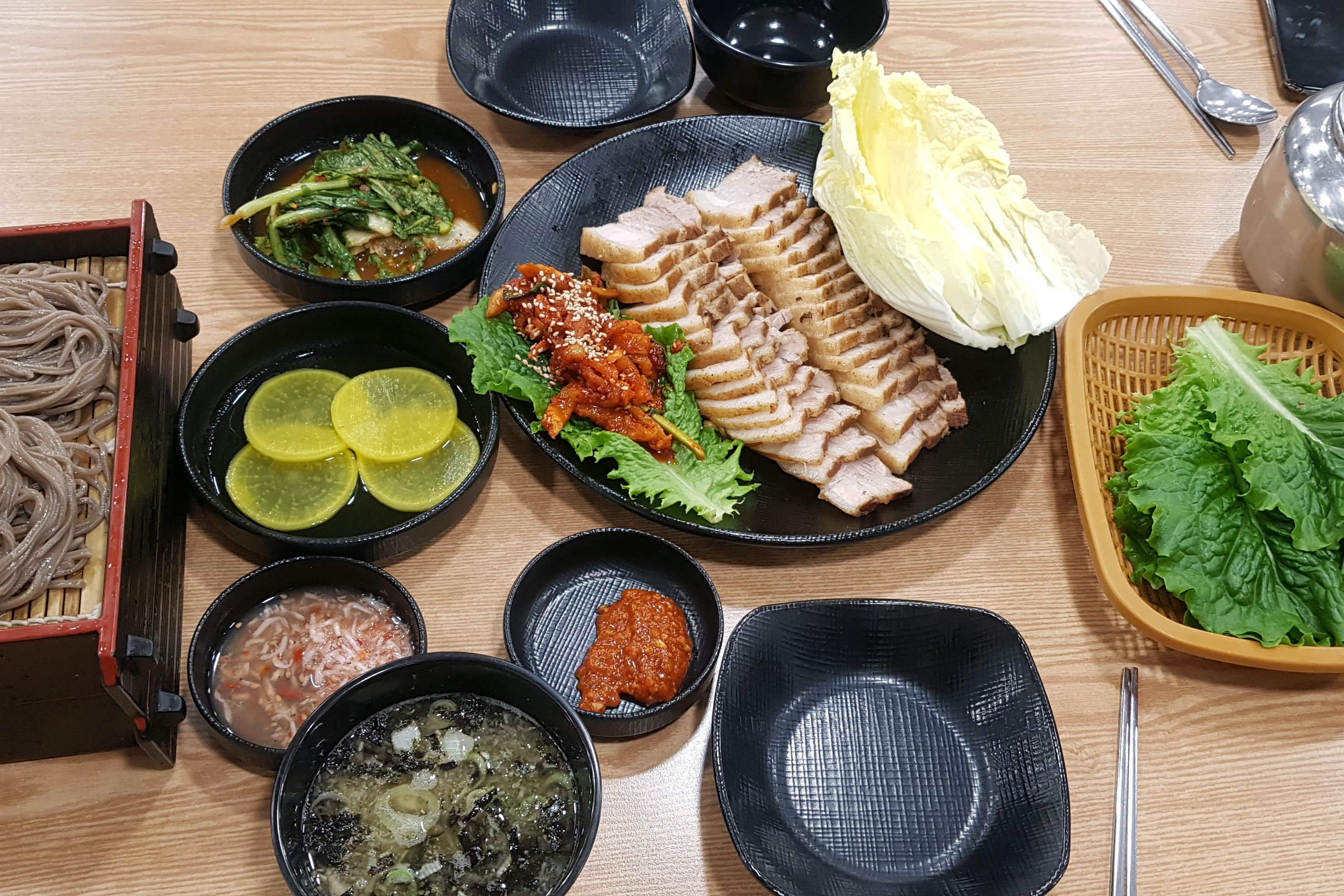 먹고있는 혀니