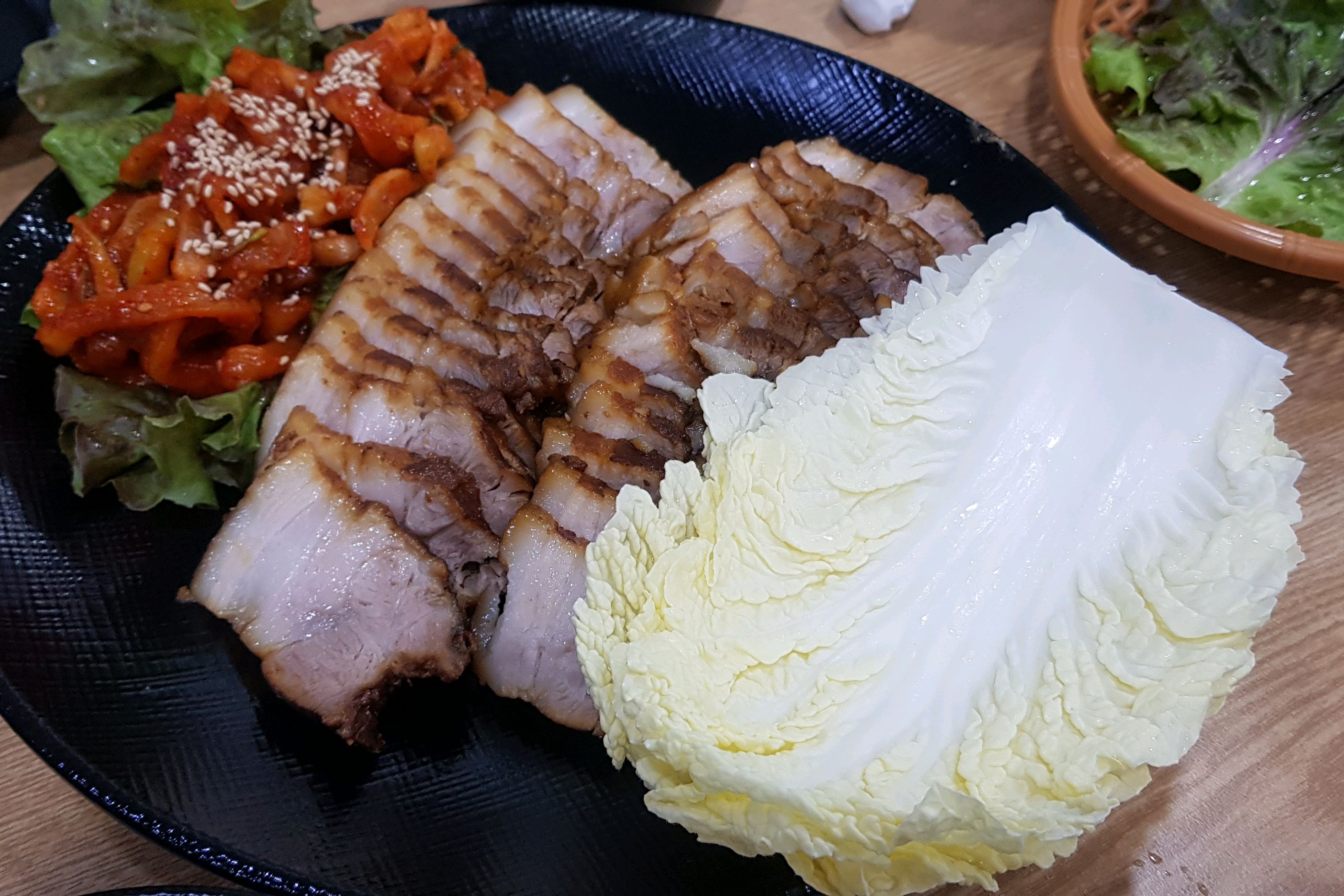 먹고있는 혀니