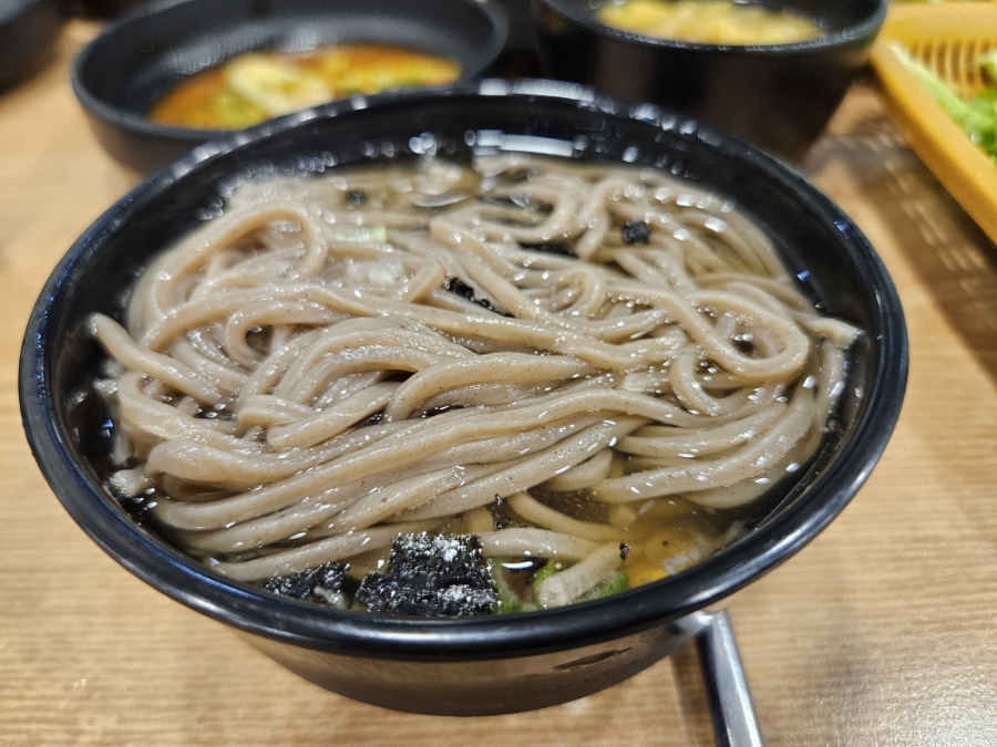 광화문 데이트 코스 추천: 줄 서서 먹는 '미진' 막국수부터 비건 카페 '널담은공간'까지 완벽 정리