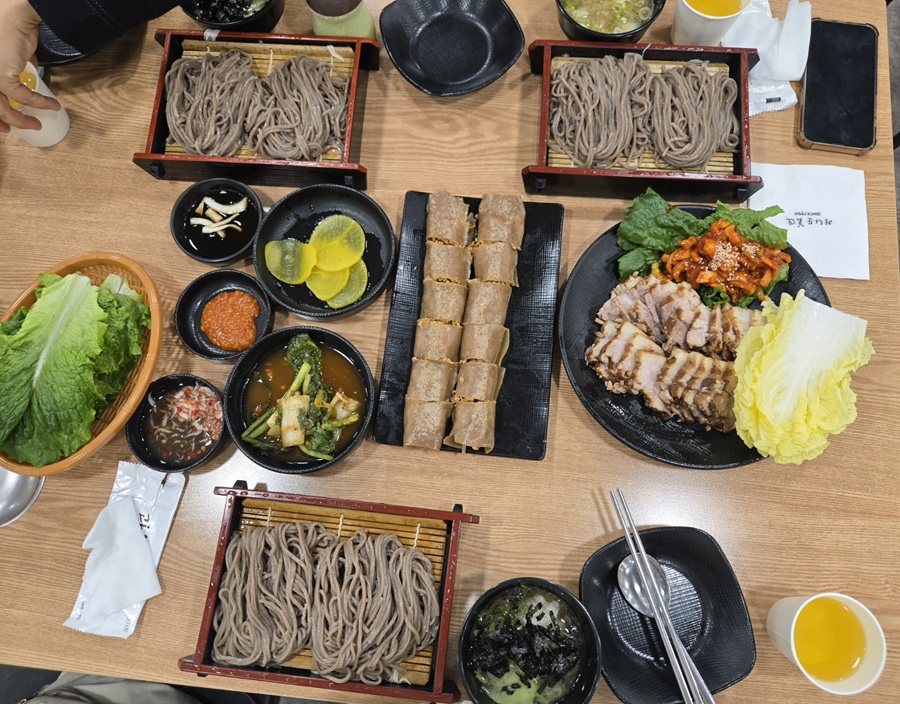 [광화문 맛집] 메밀 노포 '미진'과 종각 뷰 카페 '피어커피'