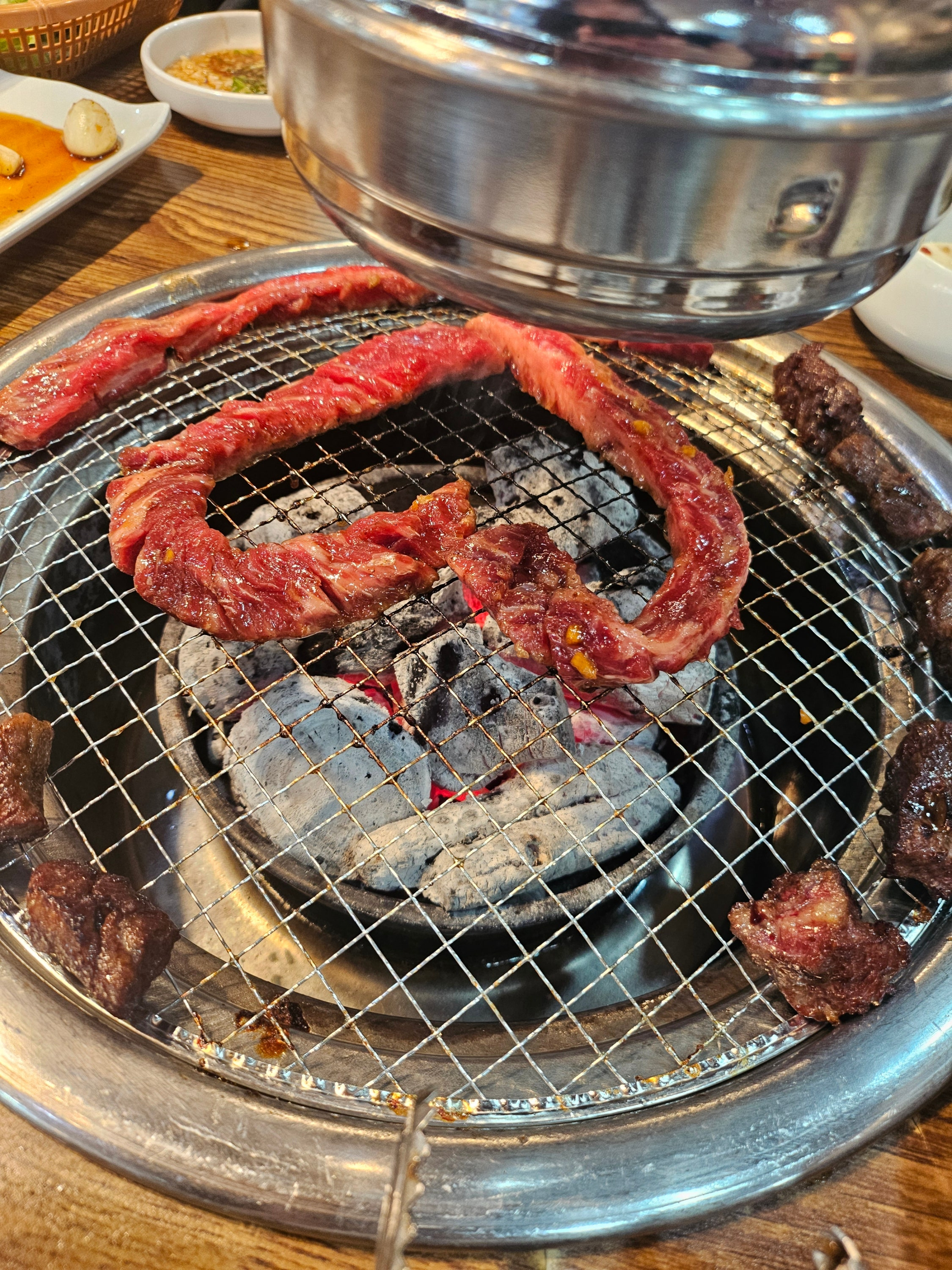 독산동 숯불갈비 맛집, 한옥집 숯불갈비 서울본점 지팡이 그만 유명해져