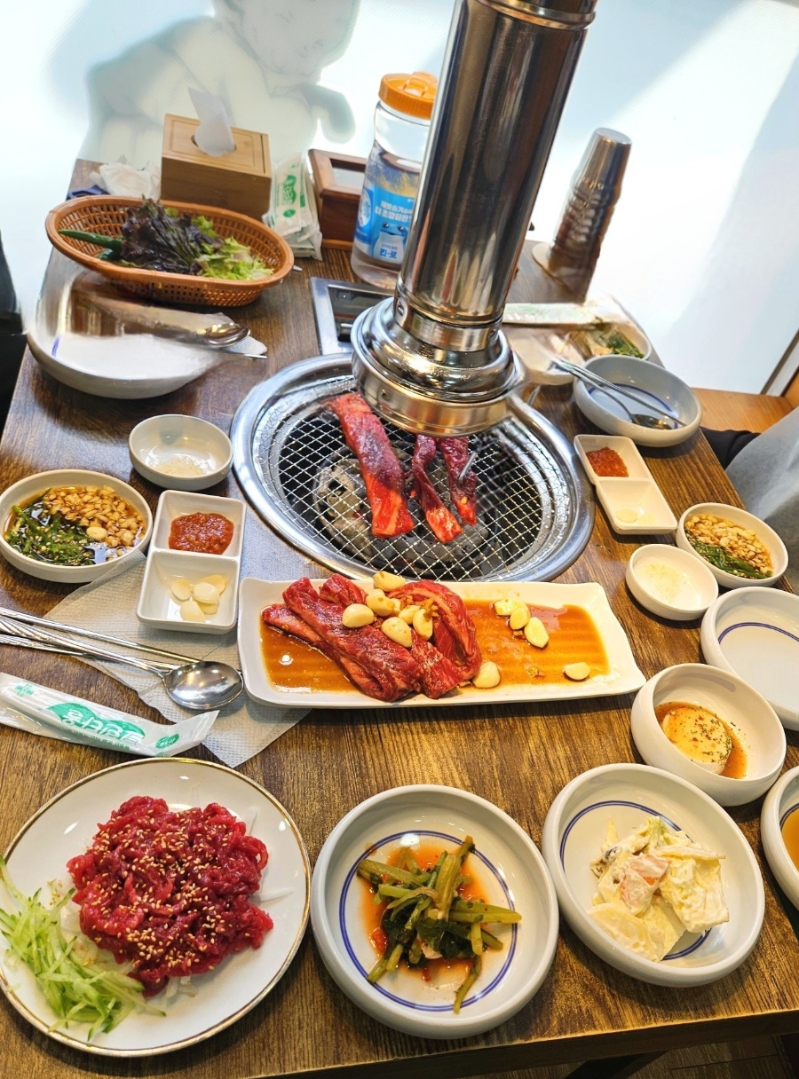 구디 소고기 맛집 육회서비스 한옥집 숯불갈비 서울본점