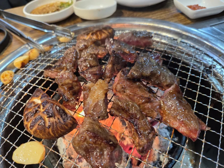 독산동 소고기 맛집 한옥집 숯불갈비 특허 지팡갈비의 고소한 육향 진짜 최고맛집