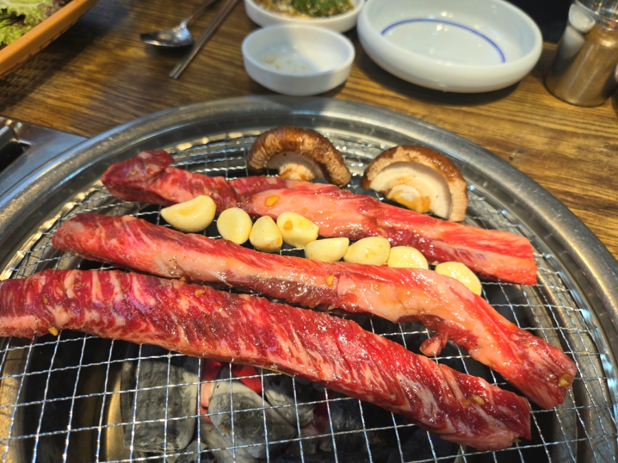 독산동 소고기 맛집 한옥집 숯불갈비 서울본점 지팡갈비 양념 소갈비구이