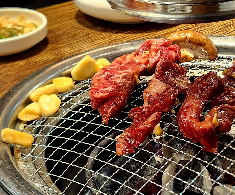 금천구 독산동 맛집 한옥집 숯불갈비 서울본점 푸짐한 서비스 고기집 추천