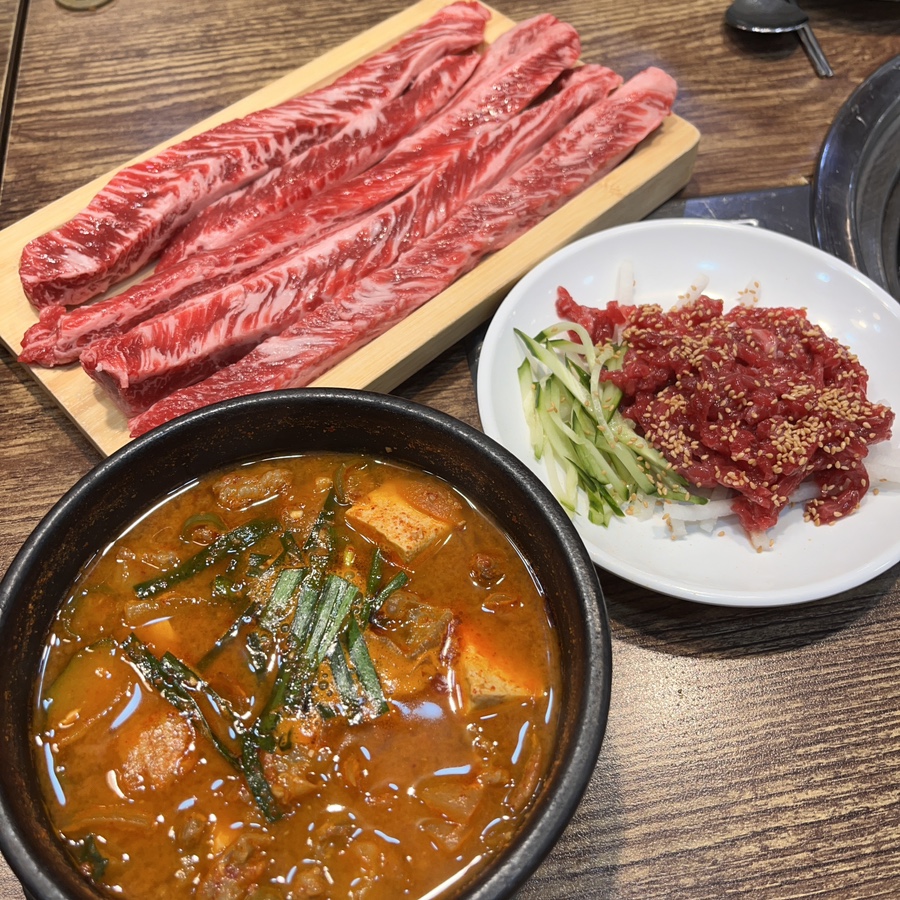 독산동 맛집, 육회에 된찌가 서비스?! 한옥집숯불갈비 서울본점
