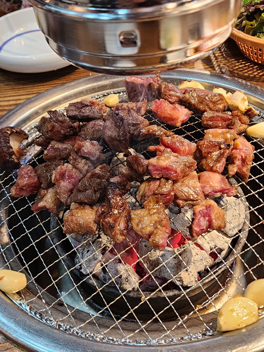 3226. [독산동 맛집] 한옥집 숯불갈비, 지팡이를 닮은 갈비살 (feat. 바로 옆 도넛 맛집)