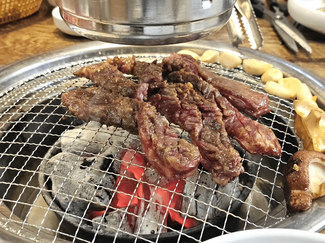 금천구 독산동 고깃집 추천, 숯불향 가득한 한옥집 소갈비 한판 후기