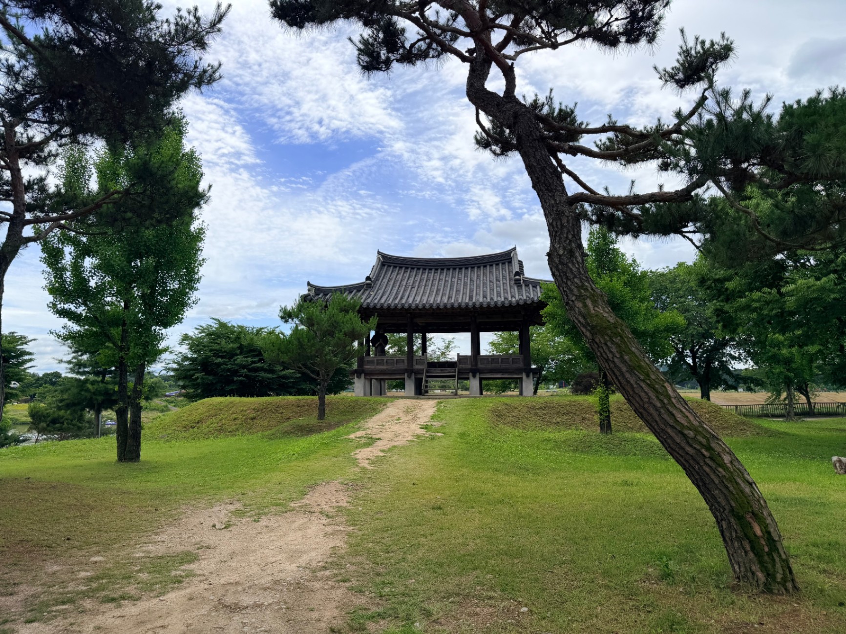 신륵사 입구전경